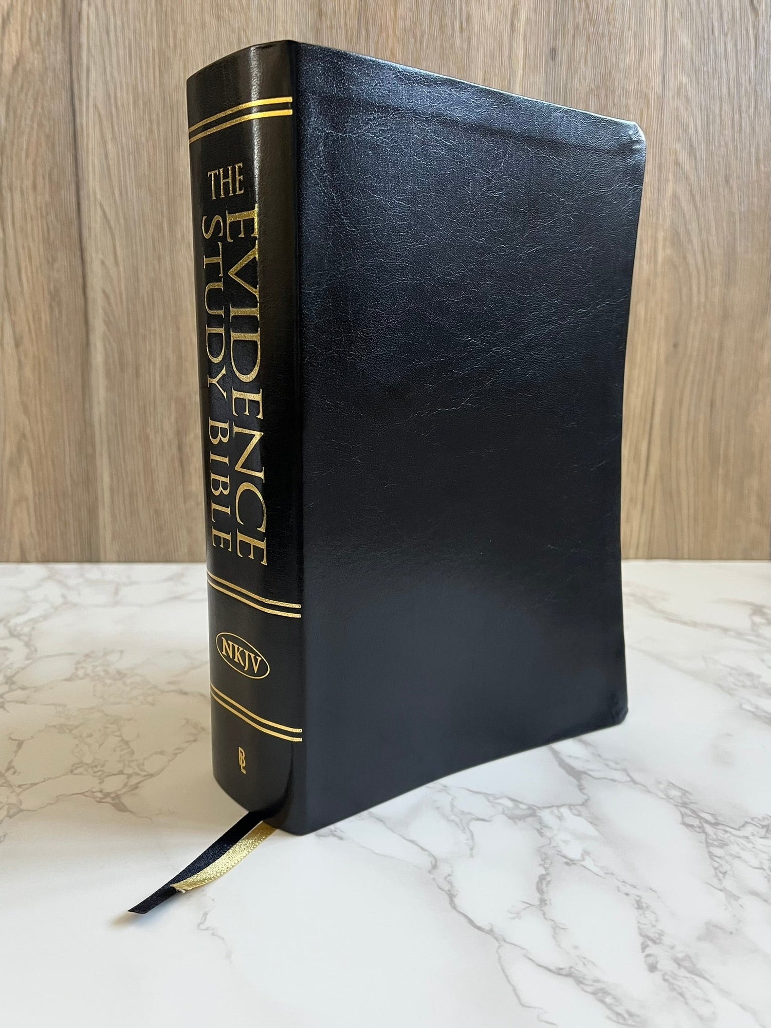 NKJV Evidence Study Bible: Black Recycled Cowhide Leather Bible in a Presentation Box Leather Bound – February 1, 2026