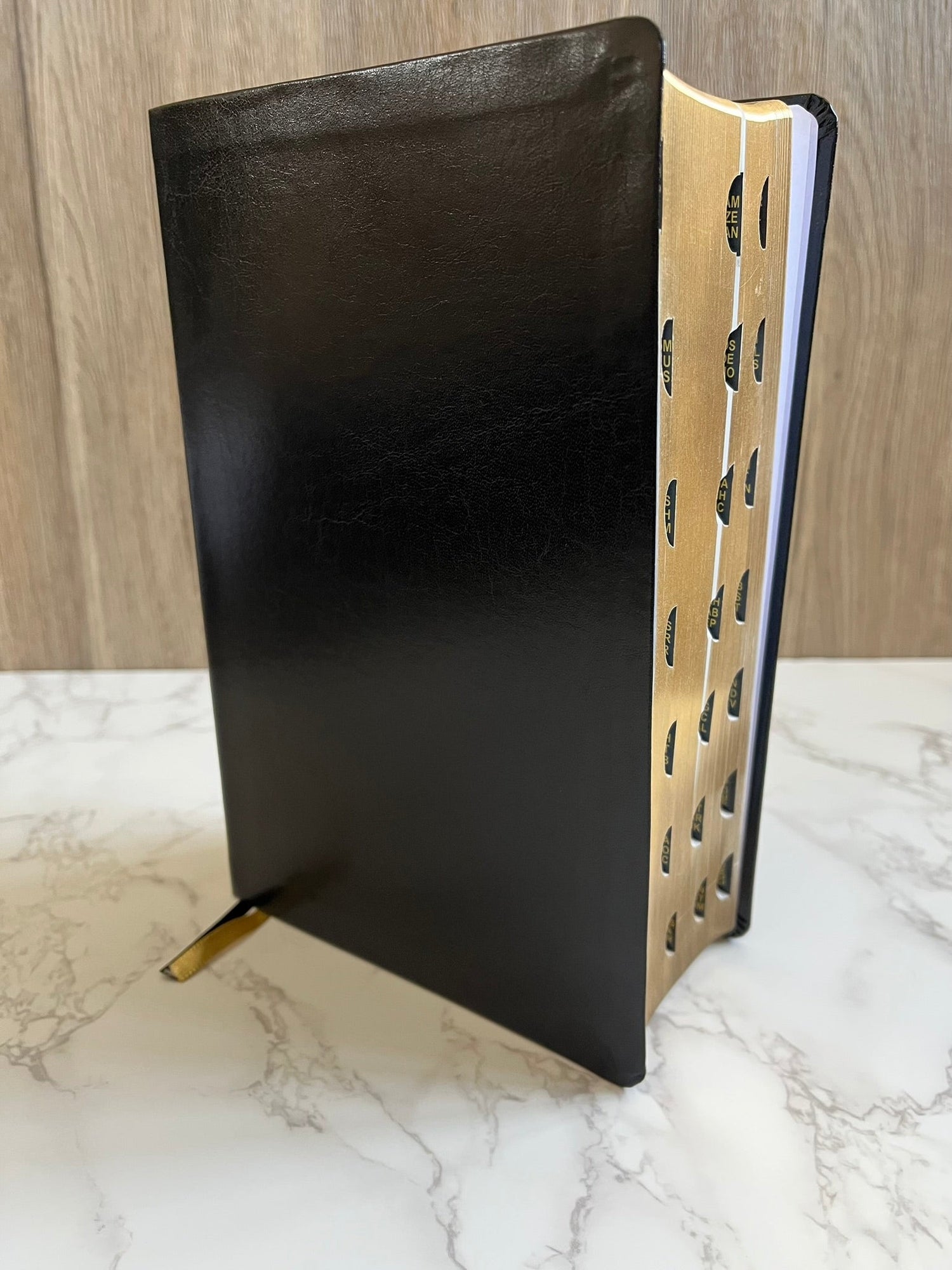 NKJV Evidence Study Bible: Black Recycled Cowhide Leather Bible in a Presentation Box Leather Bound – February 1, 2026