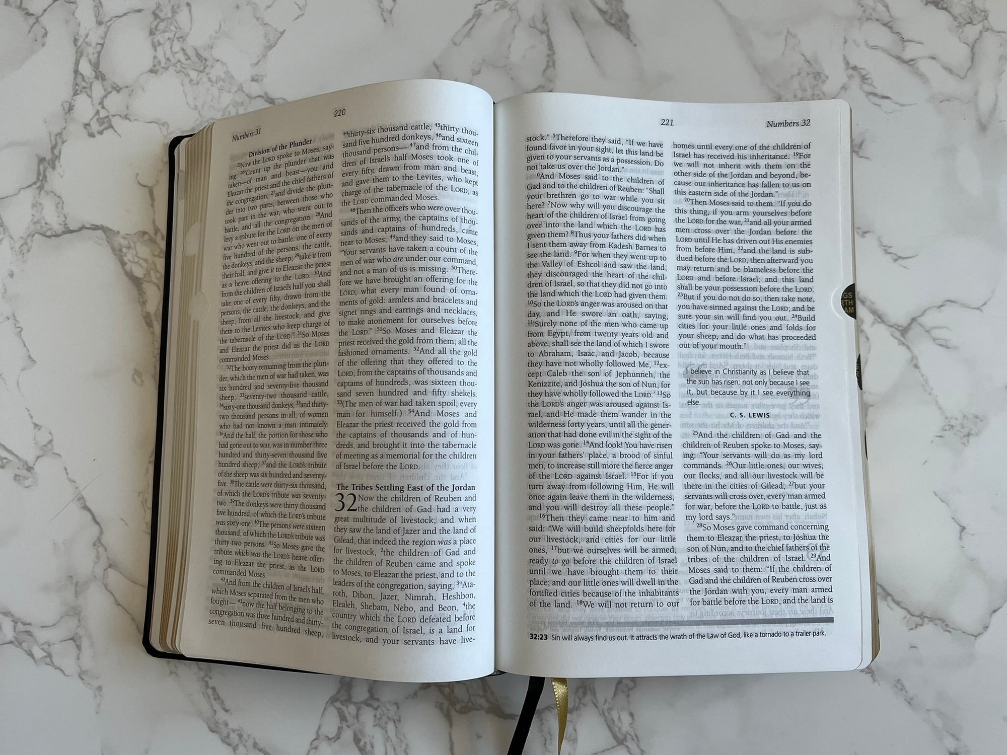 NKJV Evidence Study Bible: Black Recycled Cowhide Leather Bible in a Presentation Box Leather Bound – February 1, 2026