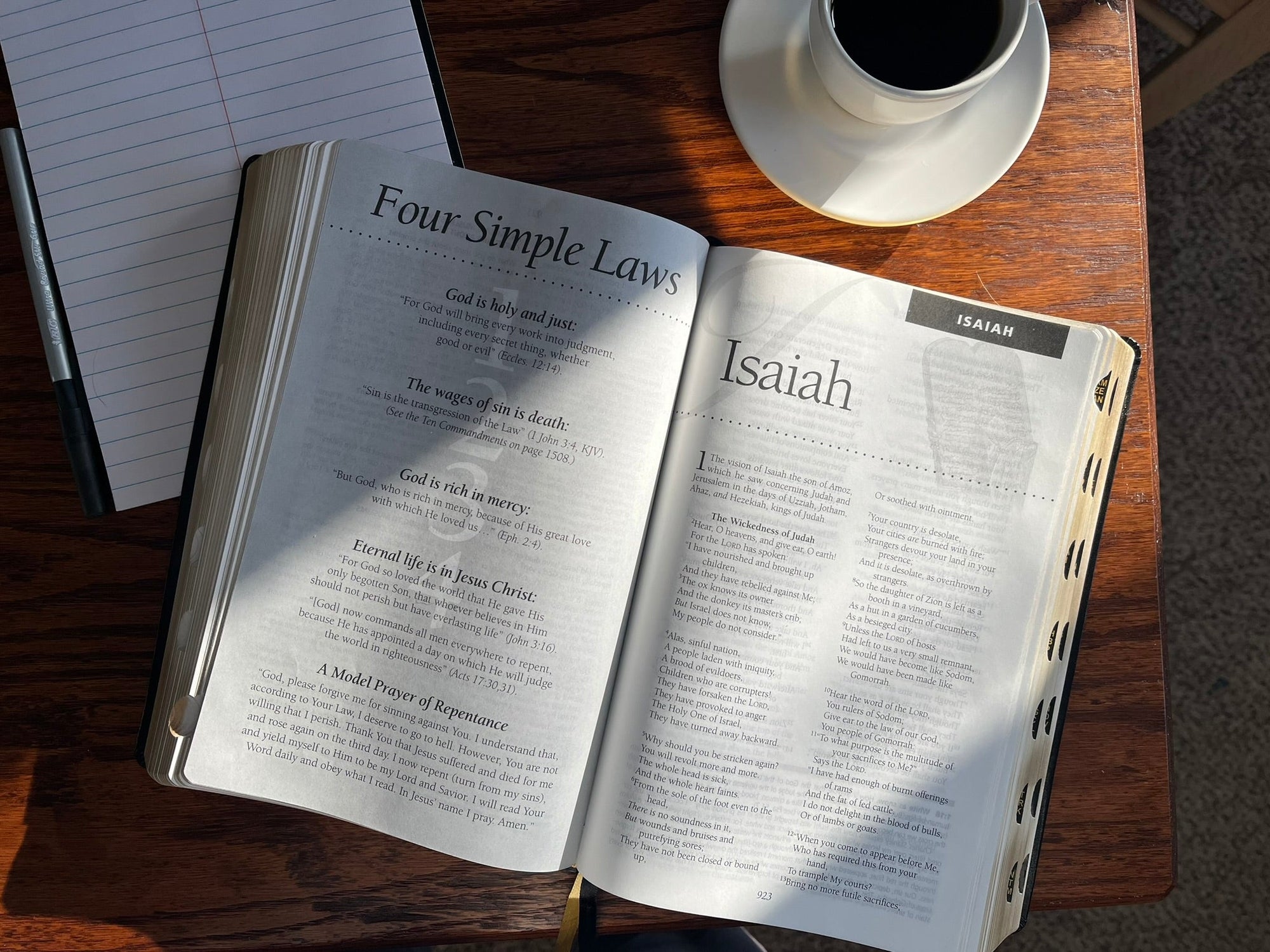 NKJV Evidence Study Bible: Black Recycled Cowhide Leather Bible in a Presentation Box Leather Bound – February 1, 2026