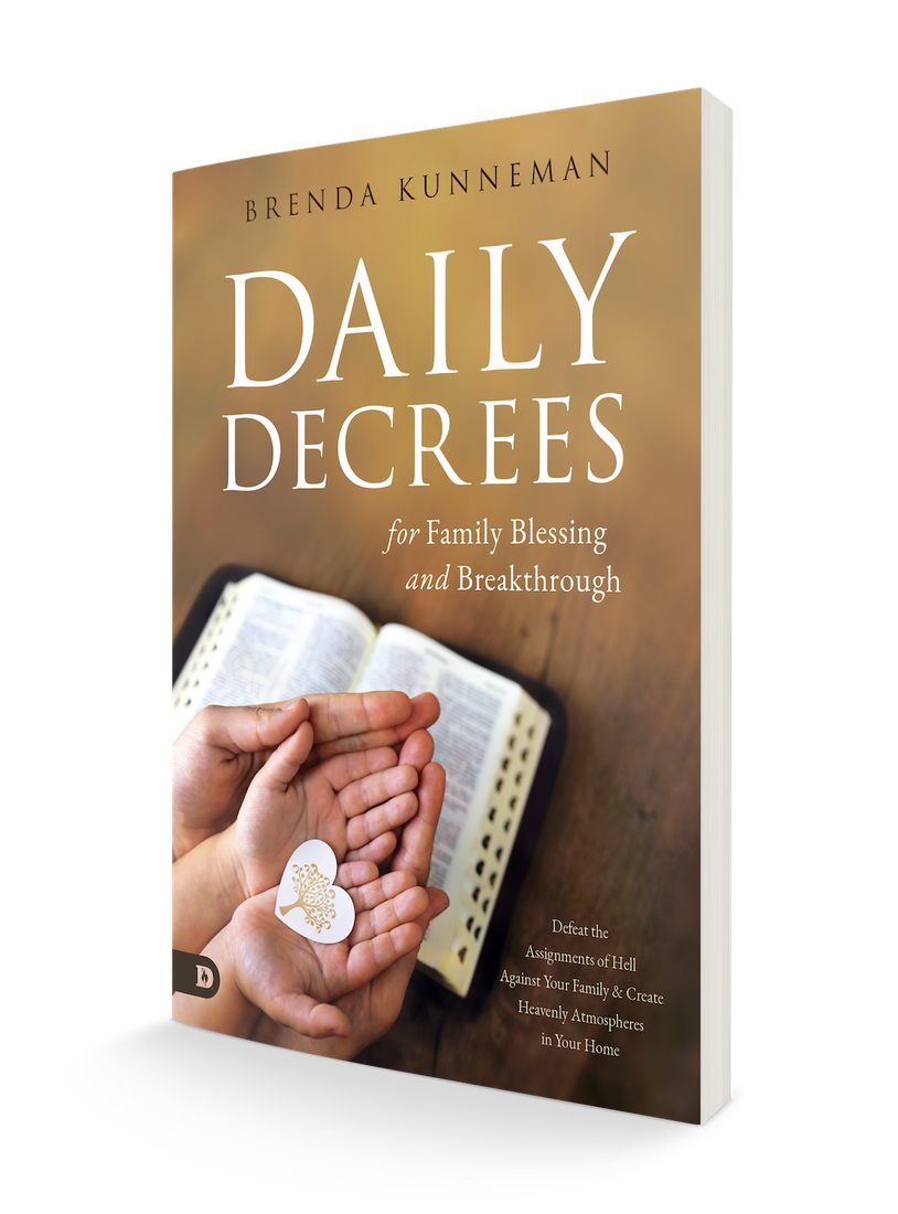 Daily Decrees for Family Blessing and Breakthrough: Defeat the Assignments of Hell Against Your Family and Create Heavenly Atmospheres in Your Home (Paperback)
