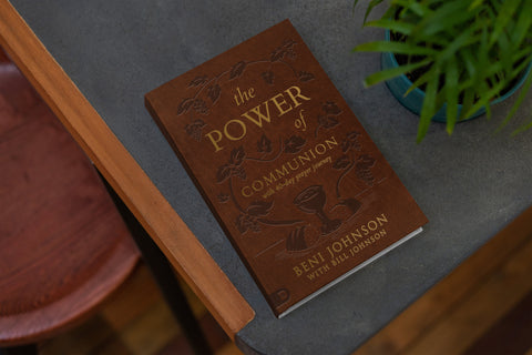 The Power of Communion with 40-Day Prayer Journey (Leather Gift Version): Accessing Miracles Through the Body and Blood of Jesus Imitation Leather – February 15, 2022 by Beni Johnson  (Author), Bill Johnson  (Author)